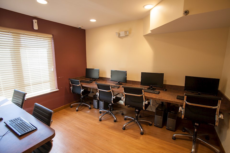 Home Carrollton Crest Apartments